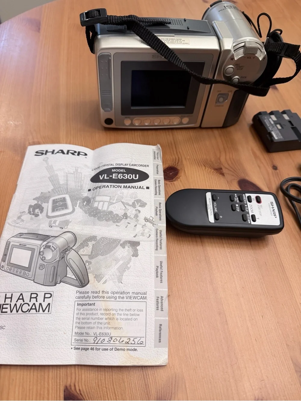 Sharp Viewcam VL-E630U Video8 SD Handheld Camcorder 18x/360x 3in LCD Silver